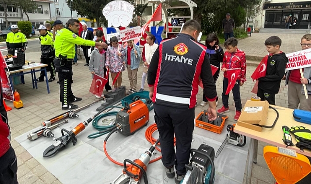 Babaeski'de Trafik Haftası Etkinlikleri: Minik Öğrencilere Ekipman Tanıtımı ve Bilgilendirme