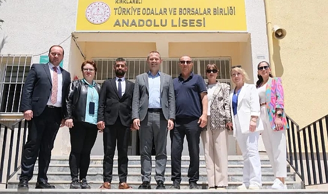 Başkan Bulut, TOBB Lisesi Bahar Şenliğinde Öğrencilerle Bir Araya Geldi