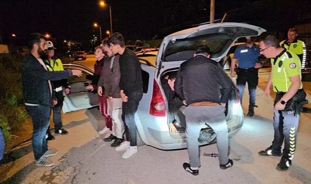 Edirne'de 'dur' ihtarına uymayan otomobilde balık istifi 14 kaçak göçmen yakalandı, 3 kişi kaçtı