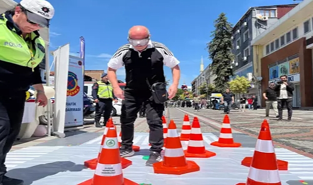 Edirne'de simülasyon gözlüğüyle alkollü araç kullanmanın tehlikesi anlatıldı