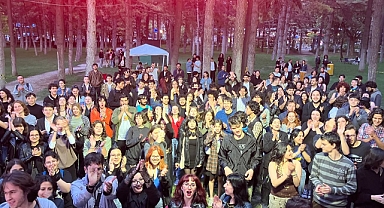 Eskişehir'de komünist gençlerden coşkulu uyuşturucu karşıtı konser