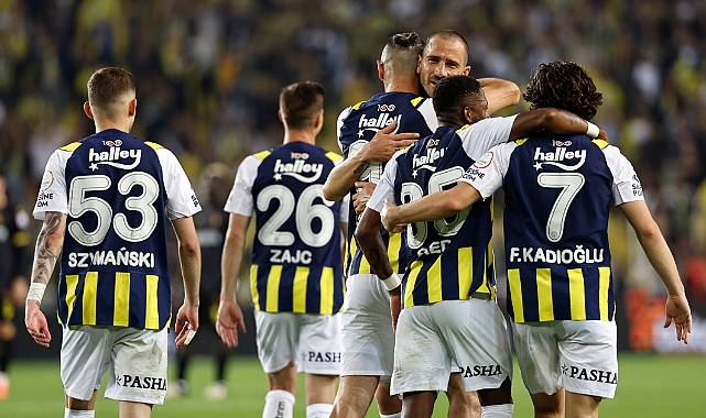 Fenerbahçe, Süper Lig’in Son Haftasında İstanbulspor’u 6-0 Yenerek Sezonu Galibiyetle Tamamladı