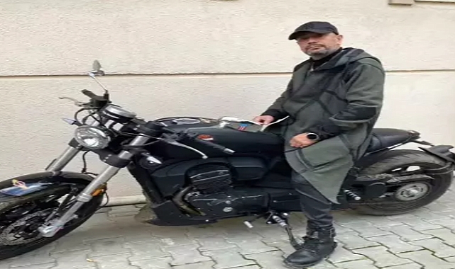 Hafif ticari araçla çarpışan motosikletin sürücüsü, hayatını kaybetti