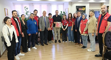 "Hayalperest Dahiler" Takımı İzmir'de Zirveye Ulaştı