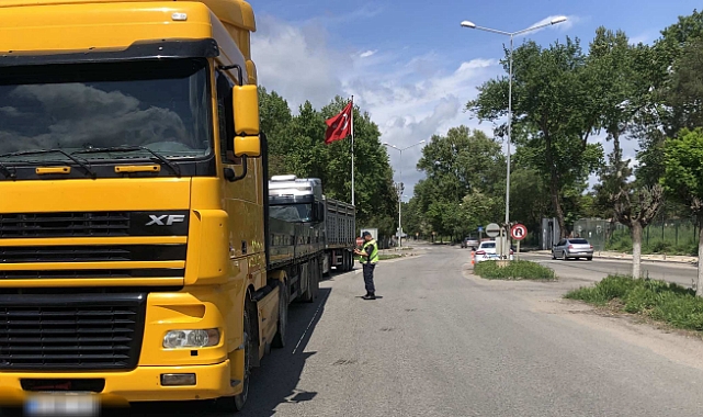 Kırklareli'de Ağır Yük Taşıyan Araçlar İçin Özel Denetim: Sürücülere Trafik Kuralları Hatırlatıldı