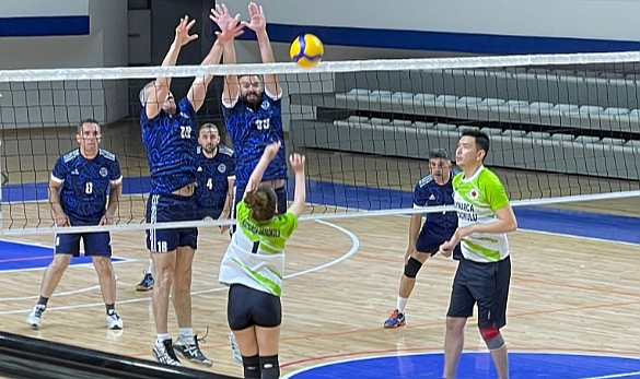 Lüleburgaz Halk Eğitimi Merkezi Voleybol Takımı Filede Boy Gösterdi