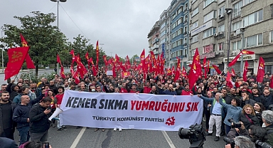 TKP "Kemer sıkma yumruğunu sık" pankartıyla alanda