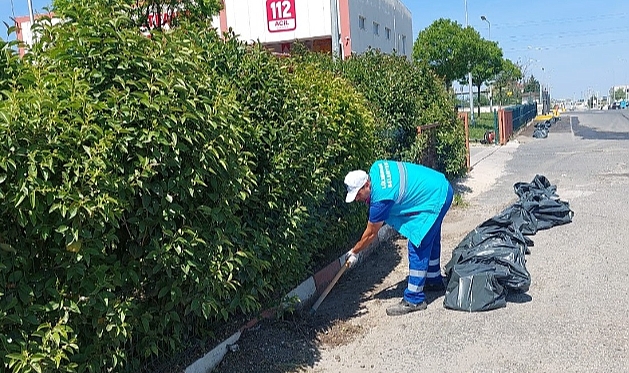 Yağmur Suyu Olukları Temizlendi