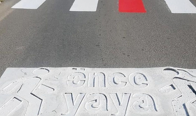 'Önce Yaya' Uyarıları Yollara Kazındı