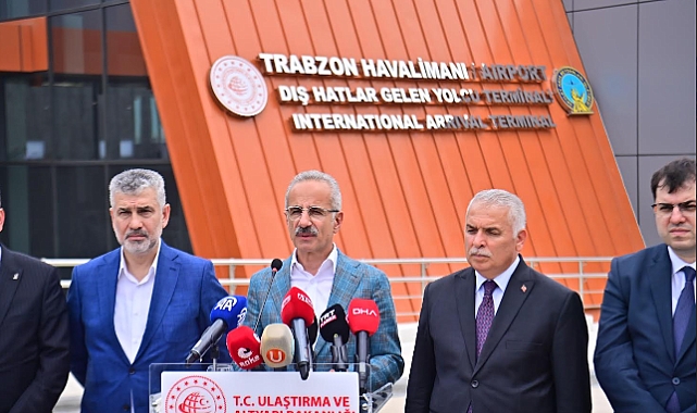 BAKAN URALOĞLU, TRABZON'DA; HAVALİMANI, GÜNEY ÇEVRE YOLU, KENTİÇİ RAYLI SİSTEM PROJESİ VE ŞEHİR HASTANESİYLE İLGİLİ KONUŞTU