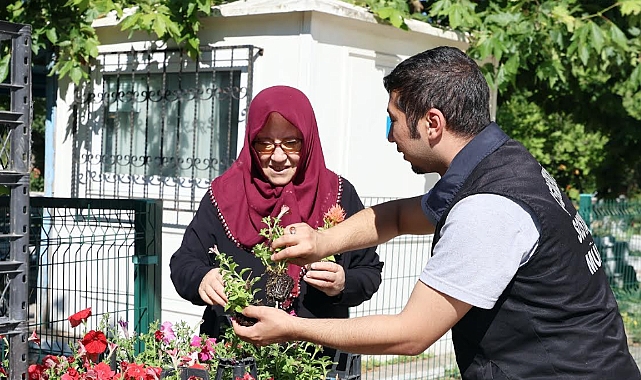 Çerkezköy Belediyesi'nden  Anlamlı Çiçek Dağıtımı