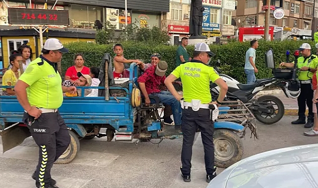 Edirne'de 9 kişinin üzerinde olduğu tarım aracı, polisin uygulamasına takıldı