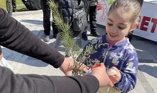 Kırklareli'de Dünya Çevre Günü'nde 500 fidan dağıtıldı