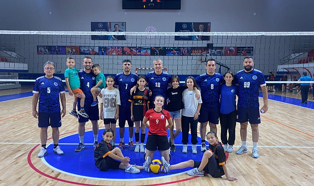 Halk Eğitim Merkezi Müdürlüğü Voleybol Takımı Çeyrek Finalde