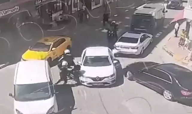 Sürücüsünün 'Dur' ihtarına uymadığı otomobilin çarptığı polis yaralandı; olay kamerada