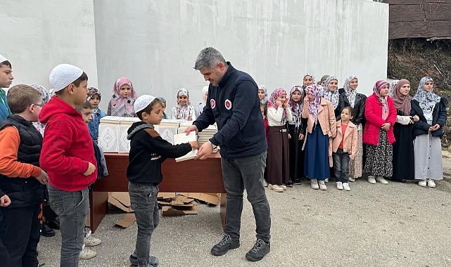 TDV kurban yardımlarıyla birlikte ihtiyaç sahiplerine Kur'an-ı Kerim de ulaştıracak
