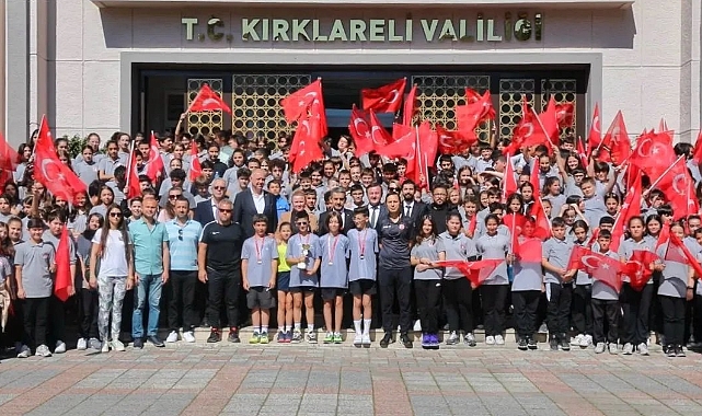 Vali Şampiyonları Ağırladı