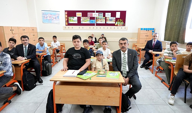 BAKAN TEKİN'DEN GAZZELİ ÇOCUKLARA ZİYARET