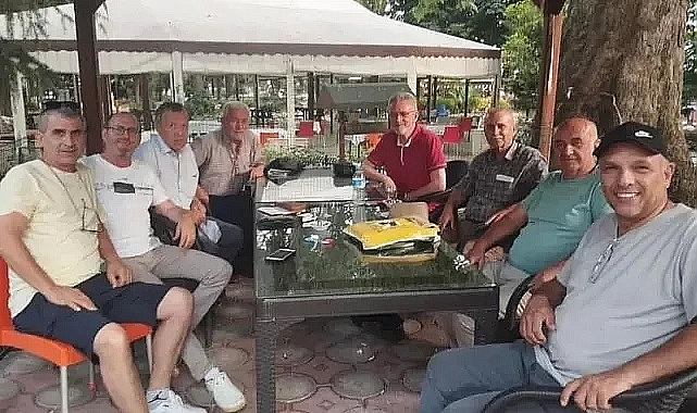 DİKKATLERİ ÜZERİNE ÇEKİYOR
