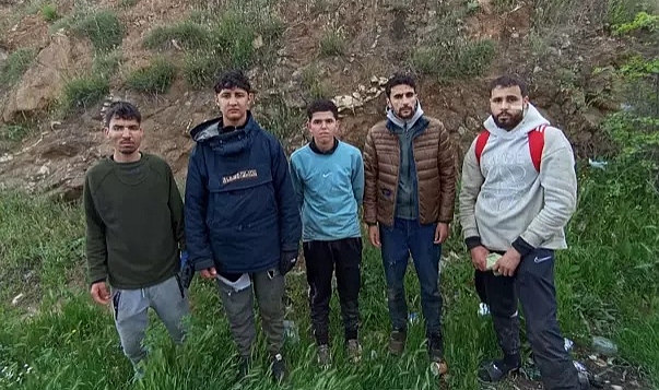 EDİRNE'DE 8 KAÇAK GÖÇMEN YAKALANDI