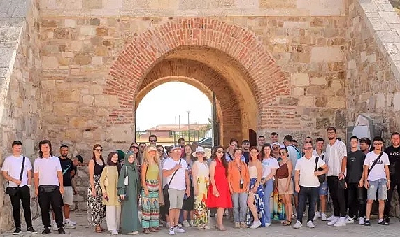 Edirne’ye gelen Kuzey Makedonyalı kursiyerler, tarihi ve kültürel mekanlarını gezdi