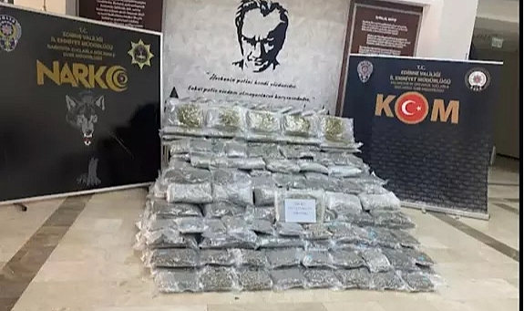 HAMZABEYLİ SINIR KAPISI'NDAN GİRİŞ YAPAN TIR'DA 266 KİLO SKUNK ELE GEÇİRİLDİ