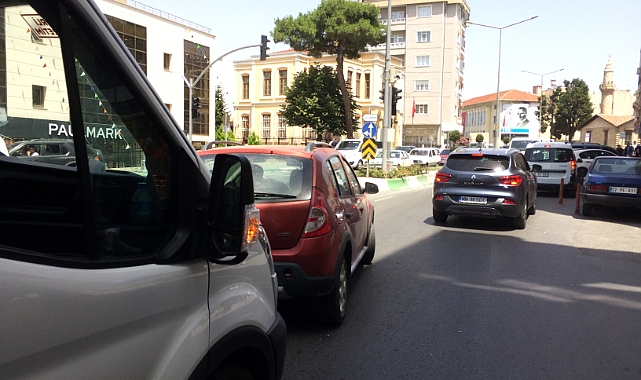 KIRKLARELİ MERKEZİNDE ARAÇ ARIZASI TRAFİĞİ FELÇ ETTİ
