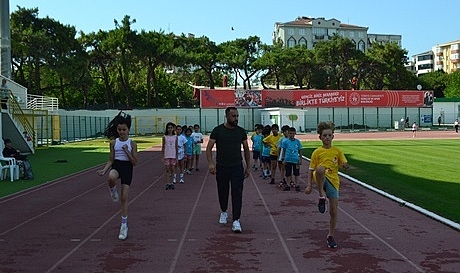 Kırklareli'nin Yaz Spor Okulları Genç Atletleri Geleceğe Hazırlıyor