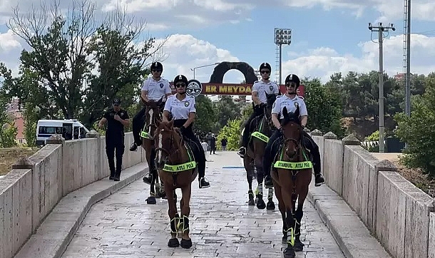 Kırkpınar Yağlı Güreşleri'nin yapıldığı Sarayiçi'nde, atlı polisler görevlendirildi