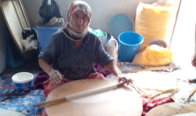 KÖY KADINLARI GELENEKSEL YUFKA SANATINI YAŞATIYOR