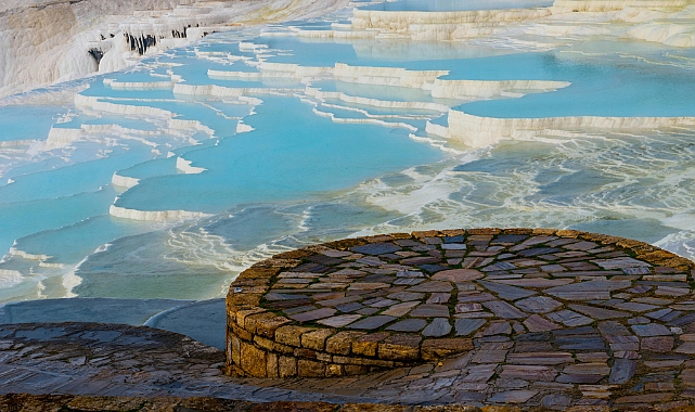 Pamukkale Travertenleri: Yaz Mevsiminde Doğanın Eşsiz Güzelliği
