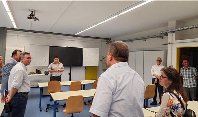 TRAKYA ÜNİVERSİTESİ REKTÖRÜ PROF. DR. ERHAN TABAKOĞLU VE BERABERİNDEKİ HEYETTEN LÖRRACH ENDÜSTRİ MESLEK OKULU (GEWERBE SCHULE LÖRRACH) ZİYARETİ