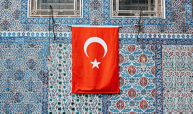 DEMOKRASİ TARİHİNE ALTIN HARFLERLE YAZILDI