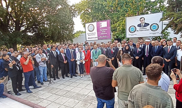 Üniversitemiz Rektörü Prof. Dr. Mümin ŞAHİN, Dr. Sadık AHMET’in Vefatının 29. Yılı Dolayısıyla Gümülcine’de Düzenlenen Anma Törenine Katıldı