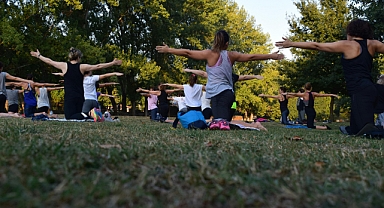 Yoga Yapmak: Zihninizi ve Bedeninizi Yeniden Keşfetmenin Yolu