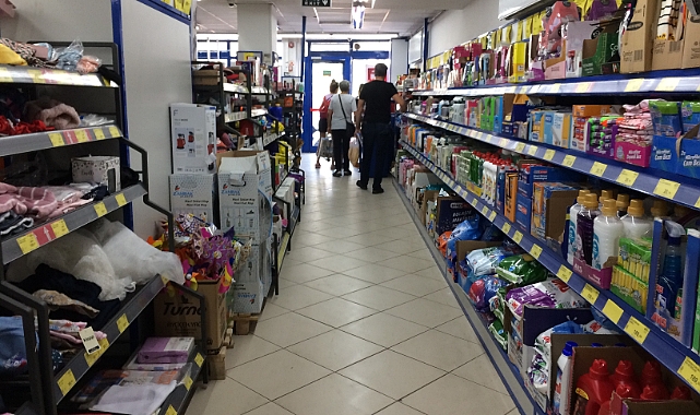 Marketlerde Ekmek Hijyeni Sorunu: Yere Düşen Ekmekler ve Müşteri Tepkisi