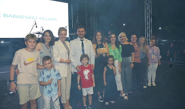 Babaeski 48. Tarım ve Kültür Festivali'nde Başkan Dr. Fırat Yayla'ya Sürpriz Doğum Günü Kutlaması