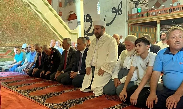 Bakan Yerlikaya, Edirne'de Haniye için kılınan gıyabi cenaze namazına katıldı
