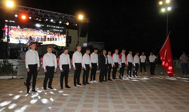 Büyükkarıştıran'da Asker Eğlencesi Düzenlendi