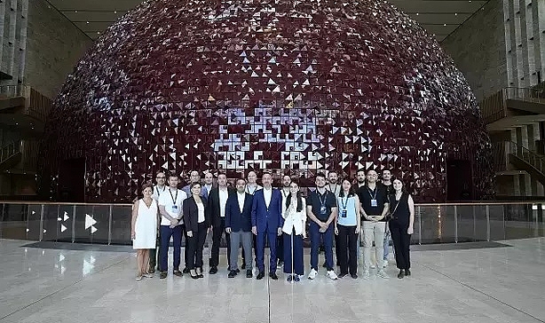 PİLOT programına seçilen girişimciler Türk Telekom CEO'su Önal ile bir araya geldi