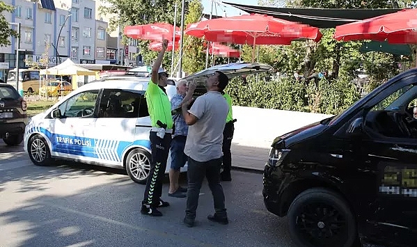 Sürücüler, dronla görüntülendiklerini görünce cezaya itirazdan vazgeçti