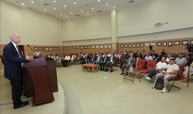 TRAKYA ÜNİVERSİTESİ REKTÖRÜ PROF. DR. MUSTAFA HATİPLER’DEN “BALKANLARDA TÜRK OLMAK” KONFERANSI