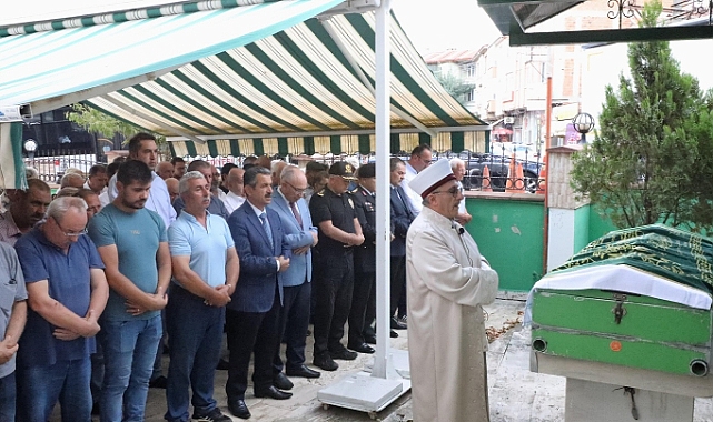 Vali Birol Ekici, Şehit Babası Mehmet Topal’ı Son Yolculuğuna Uğurladı