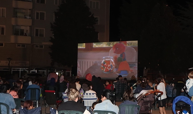 Vize Belediyesi'nden Çocuklara Özel Açık Hava Sinema Gecesi