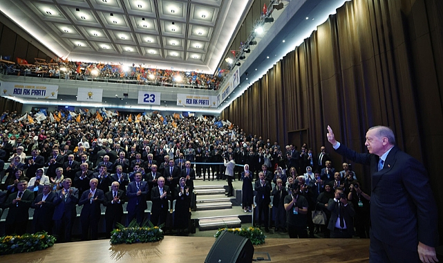 AK Parti, 8. Olağan Büyük Kongre'ye Gidiyor: Cumhurbaşkanı Erdoğan Kararı İmzaladı