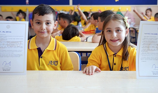 BAKAN TEKİN'DEN İLKOKULA YENİ BAŞLAYAN ÖĞRENCİLERE UNUTULMAYACAK HATIRA