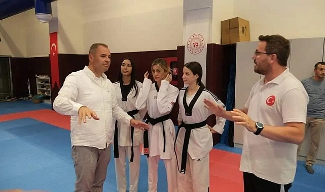 Başkan Derya Bulut, Kırklareli'nin Başarılı Taekwondo Sporcularıyla Bir Araya Geldi