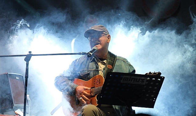 Bülent Ortaçgil, Kırklareli Yayla Şenlikleri'nde Unutulmaz Bir Gece Yaşattı