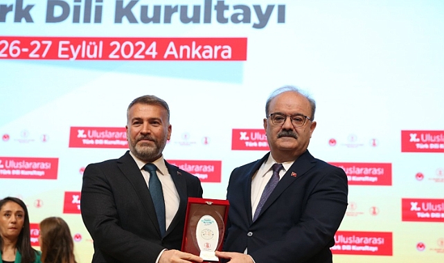 MİLLÎ EĞİTİM BAKANLIĞINA TÜRK DİLİNE HİZMET ÖDÜLÜ