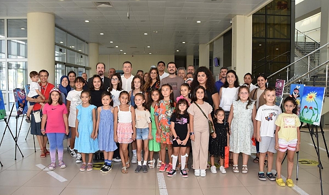 Tekirdağ NKÜ’de Minik Öğrencilerden Resim Sergisi